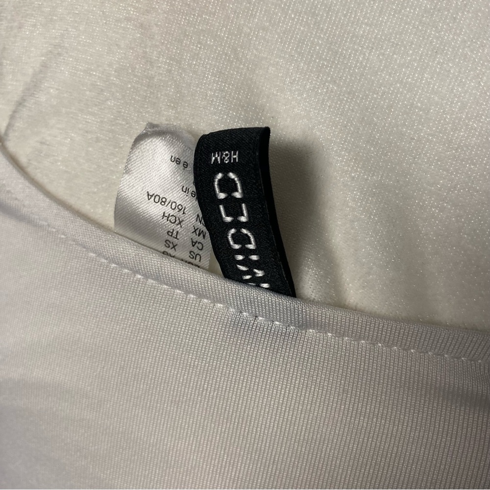 Divided Cropped Top - Picture 5 of 5